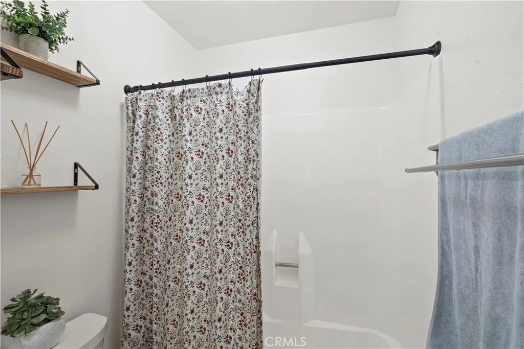 https://cdn.realtyfeed.com/cdn/127/307083747/5f9b0f36df15602929d27eb5c88874cf.webp