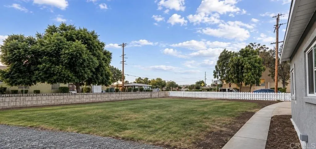 https://cdn.realtyfeed.com/cdn/127/307083752/65443a17537585b8236935c9f1357cb8.webp