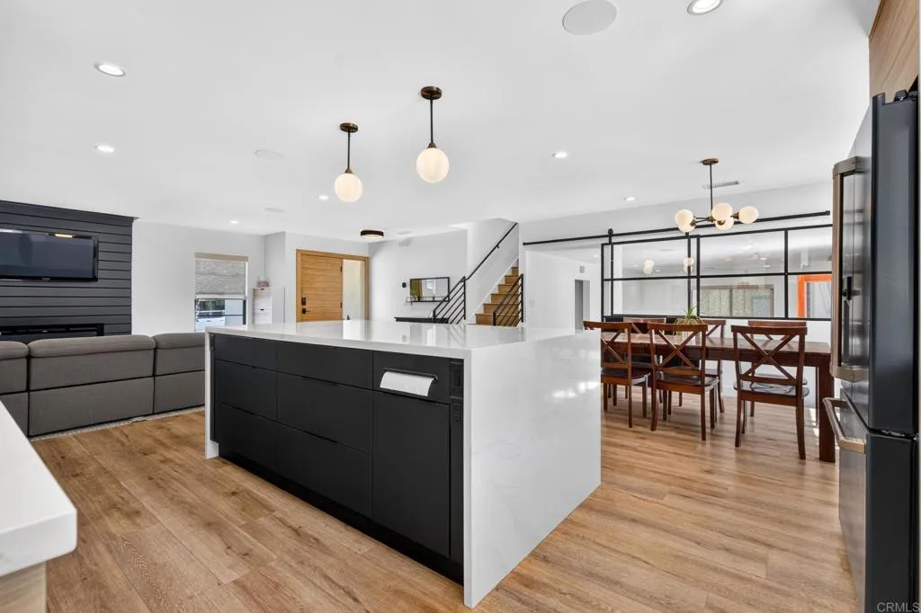https://cdn.realtyfeed.com/cdn/127/307083779/2218819ebc2cfd91346eb82986289ba4.webp