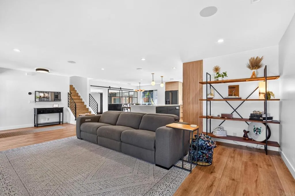 https://cdn.realtyfeed.com/cdn/127/307083779/68471deef64c20289da67554926ef1a9.webp