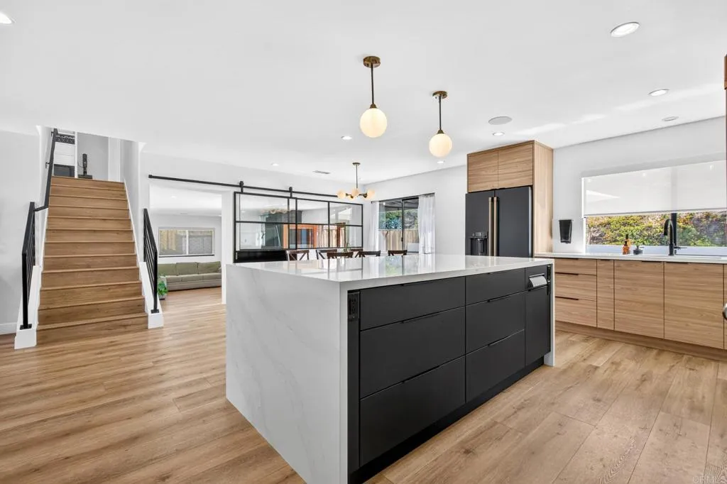https://cdn.realtyfeed.com/cdn/127/307083779/80de7454f440fbe59bb982697ecee37e.webp