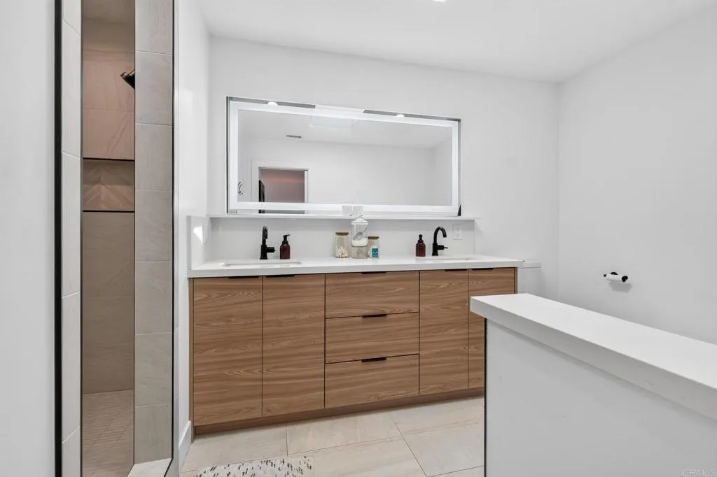 https://cdn.realtyfeed.com/cdn/127/307083779/8c1579f79b5a00e3de66f8f2afd1735c.webp