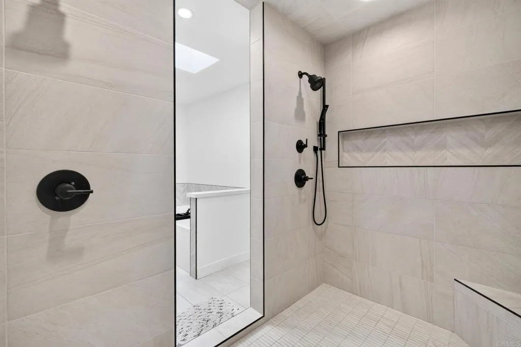 https://cdn.realtyfeed.com/cdn/127/307083779/c8714d893cbf943264daa5834d583ab2.webp
