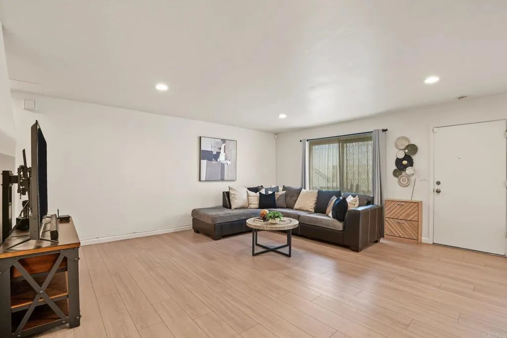 https://cdn.realtyfeed.com/cdn/127/307083847/a34aa6da8f544dff4c253aa5aeea6c95.webp