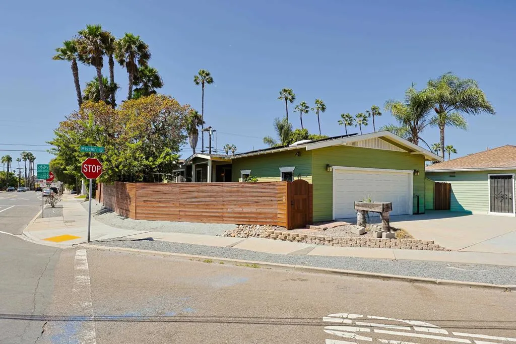 https://cdn.realtyfeed.com/cdn/127/307083937/0c73facb56cb68538d5ad1f3d117dd28.webp