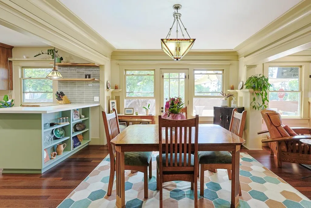 https://cdn.realtyfeed.com/cdn/127/307083937/c1761b9c8d3e9f66c874656831eaed3f.webp
