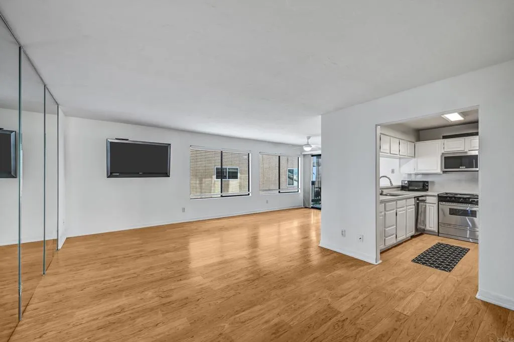 https://cdn.realtyfeed.com/cdn/127/307083938/1ea7efb6a2b6506cfc9bf039dce84c81.webp