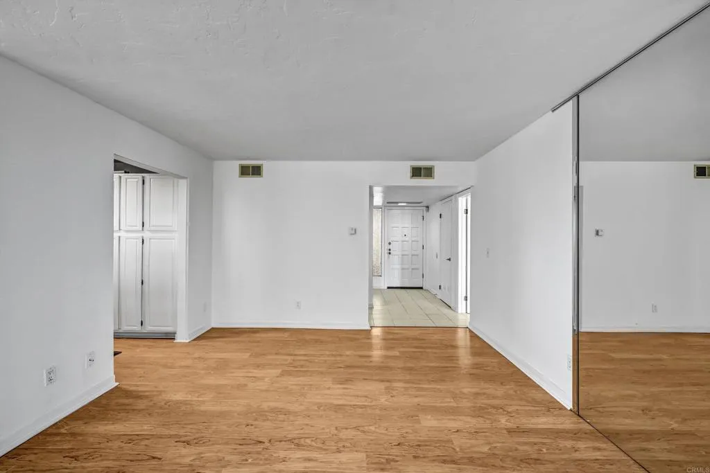https://cdn.realtyfeed.com/cdn/127/307083938/62b008f87eb7c8c389e235259973eeab.webp