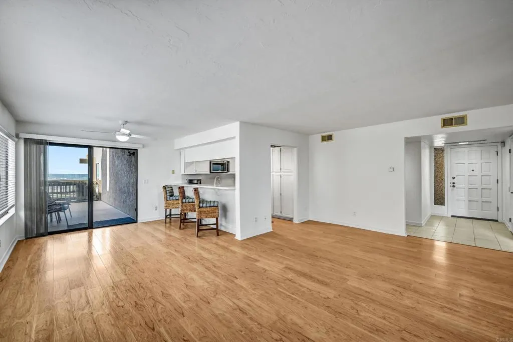 https://cdn.realtyfeed.com/cdn/127/307083938/e5a1d3447765bc3d10c389a1eca97db3.webp