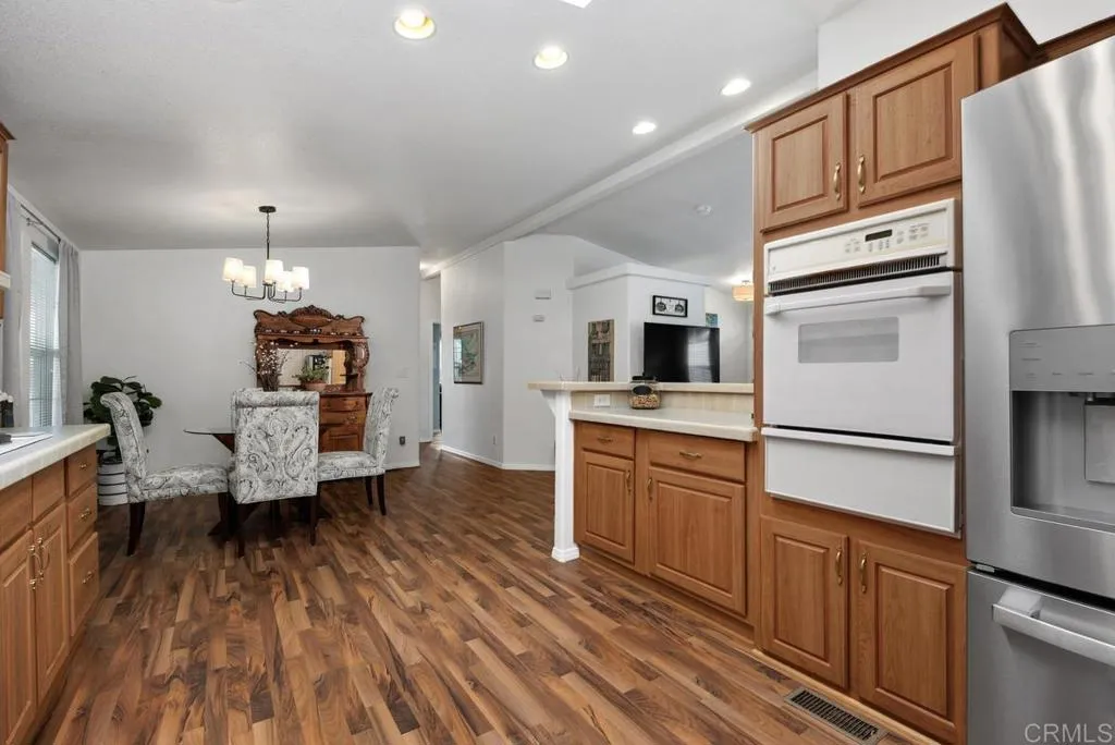 https://cdn.realtyfeed.com/cdn/127/307083958/54a45d20cad7ac6d6ac9c8483f7120ad.webp