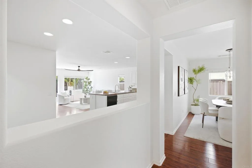 https://cdn.realtyfeed.com/cdn/127/307084114/92b6e3ec9644bbedd3448d466c7ad97d.webp