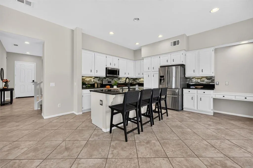https://cdn.realtyfeed.com/cdn/127/307084118/0903947458b818167fd7ccfc37842be5.webp