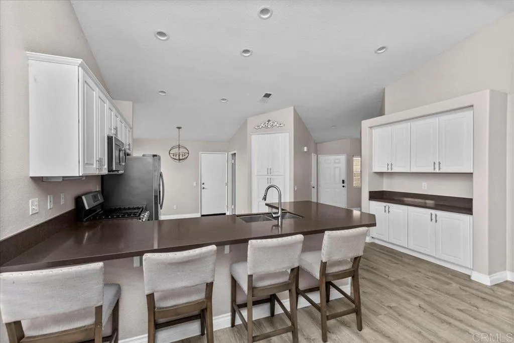 https://cdn.realtyfeed.com/cdn/127/307084155/4e9f8ccc512a4d2aa70fc6e4279f56b4.webp
