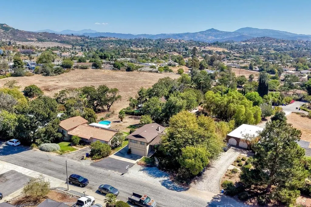 https://cdn.realtyfeed.com/cdn/127/307084175/063ad964fd7f63160f73b375a3f5d504.webp