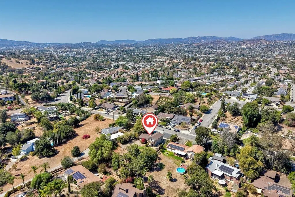 https://cdn.realtyfeed.com/cdn/127/307084175/95d272d992fcd8f5f5c75c061e119c40.webp