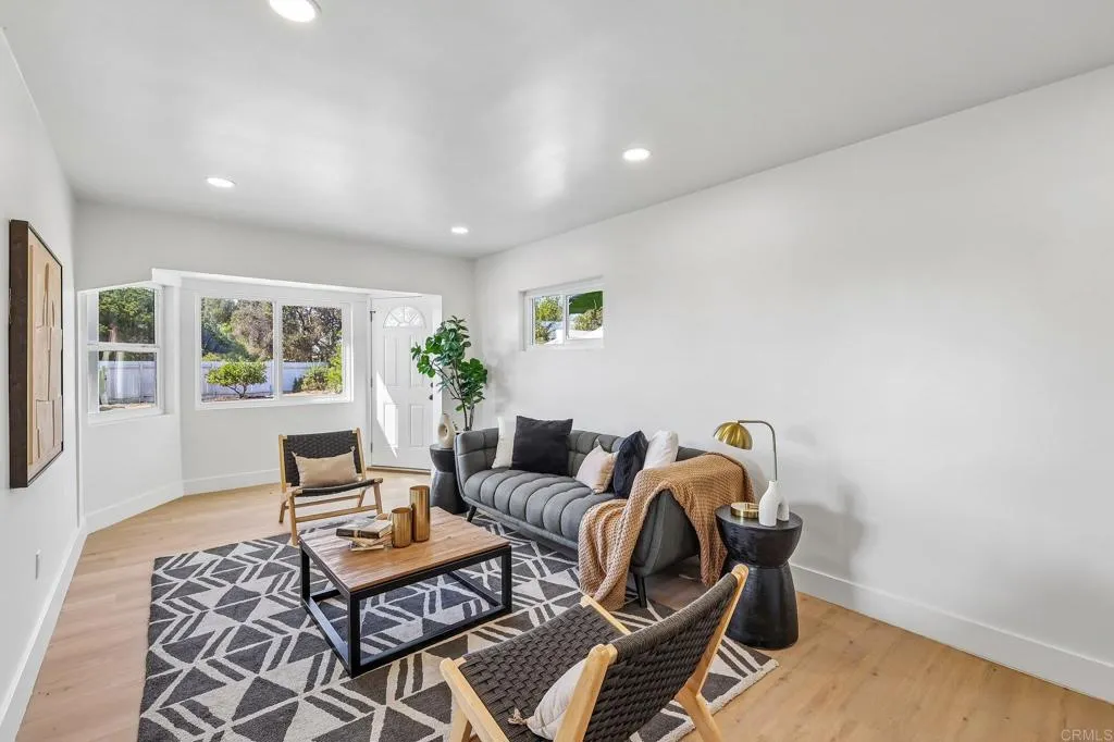 https://cdn.realtyfeed.com/cdn/127/307084237/1aa06393b3aeb3c3c1b22b19066f89dc.webp