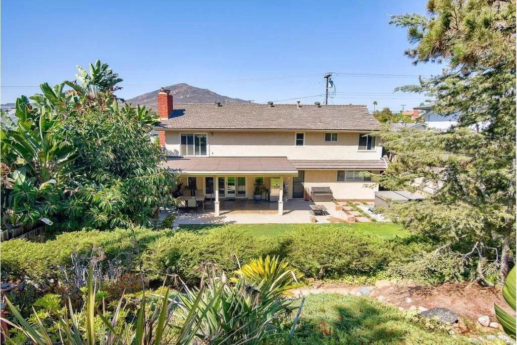 https://cdn.realtyfeed.com/cdn/127/307084331/7ebfb05283db0f8f16974ca3a1cccef8.webp