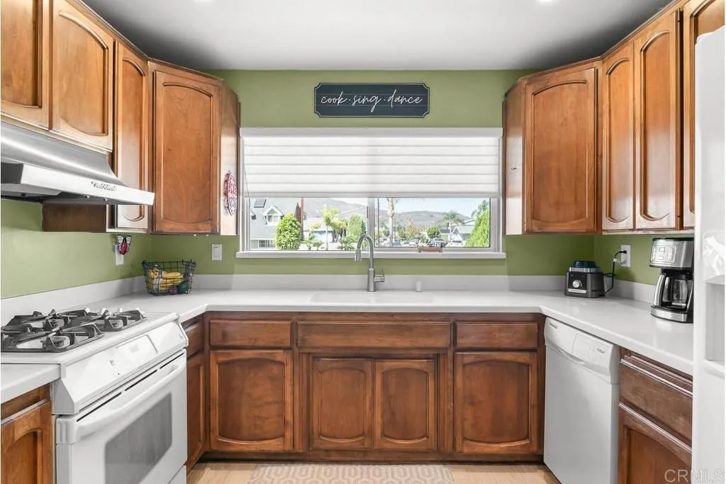 https://cdn.realtyfeed.com/cdn/127/307084331/83ccd0ed0107d515341296168769f06c.webp