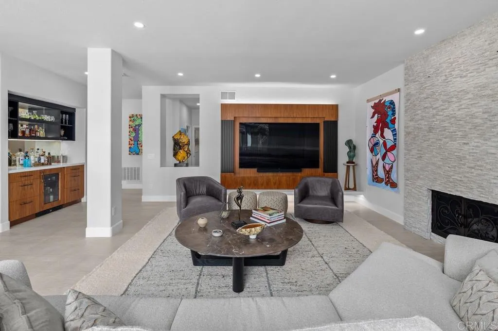 https://cdn.realtyfeed.com/cdn/127/307084369/10caedf07cd571426e7b1d7599ea61b3.webp