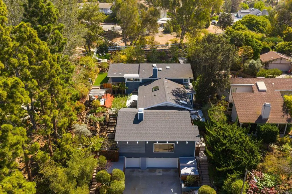 https://cdn.realtyfeed.com/cdn/127/307084385/8f6947113e438348c36ede1a3c2c1591.webp
