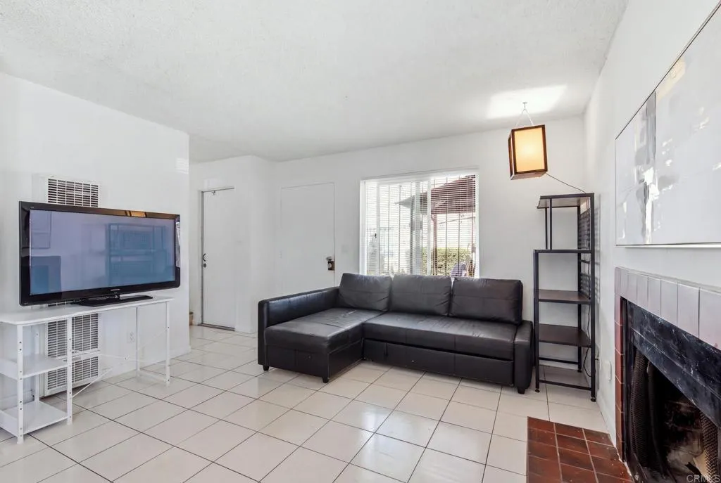 https://cdn.realtyfeed.com/cdn/127/307084398/f017682b31ac7c850ea0c70a1c8c40d2.webp