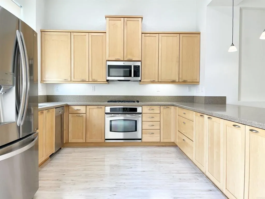 https://cdn.realtyfeed.com/cdn/127/307084740/28f42456d08d2d67e7e375bc3f29b90a.webp