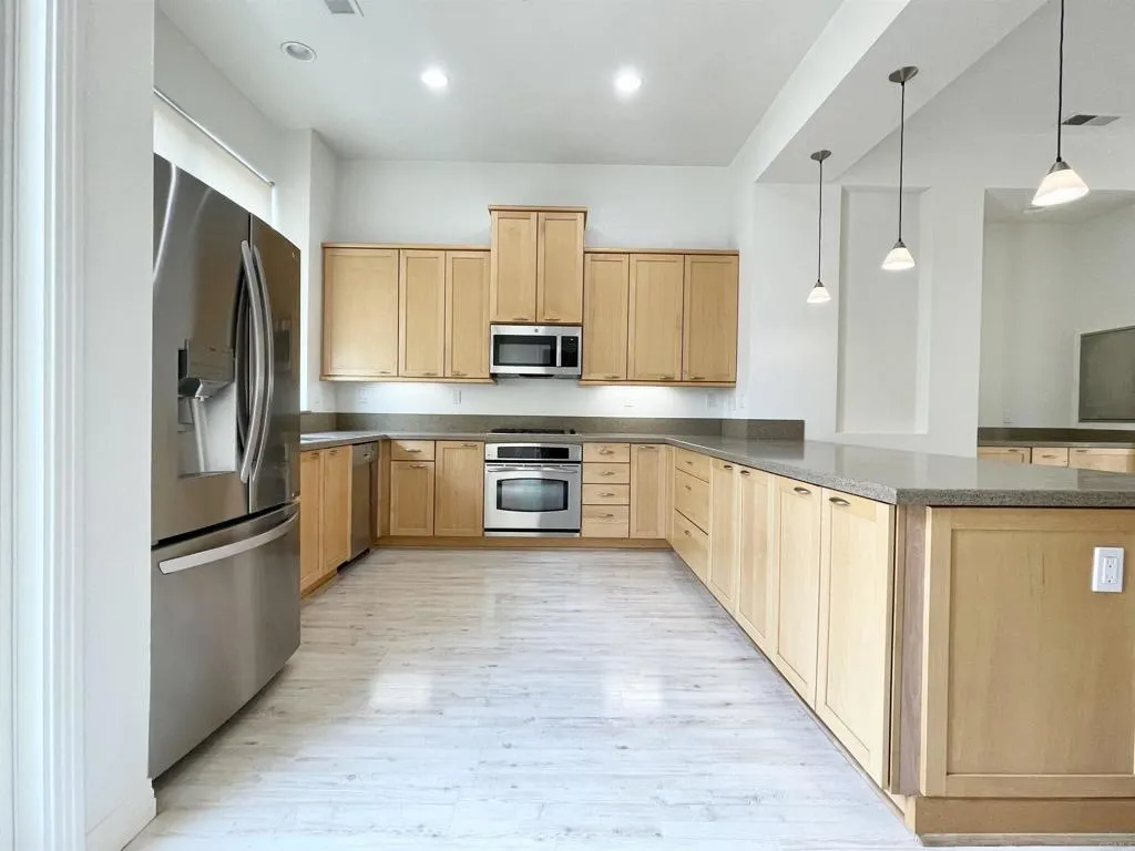 https://cdn.realtyfeed.com/cdn/127/307084740/3677bee6694130d7cc9faa33cd6129f1.webp