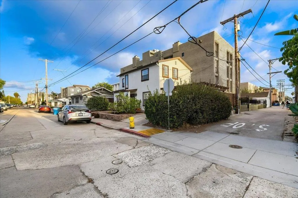 https://cdn.realtyfeed.com/cdn/127/307084776/752fdc12d3195bea8facf80f949b1454.webp