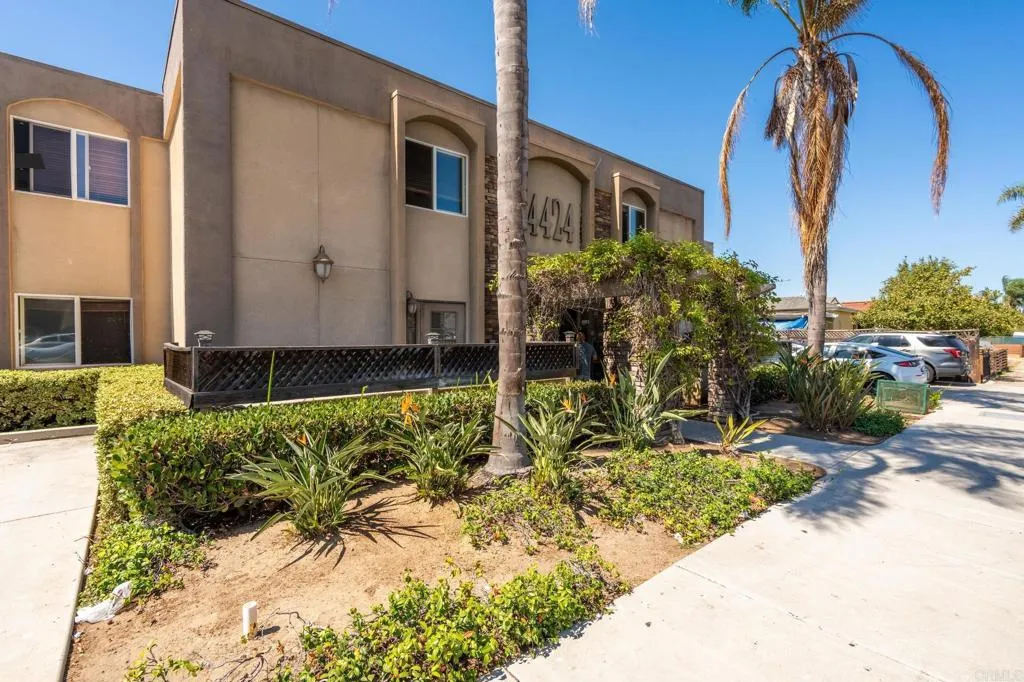 https://cdn.realtyfeed.com/cdn/127/307084812/72b6731a77165e0190f194a679db6ca5.webp