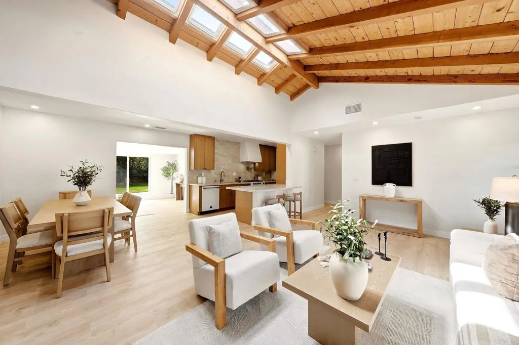 https://cdn.realtyfeed.com/cdn/127/307084833/28cbd5f29991f8dc9f4f9baff545f346.webp