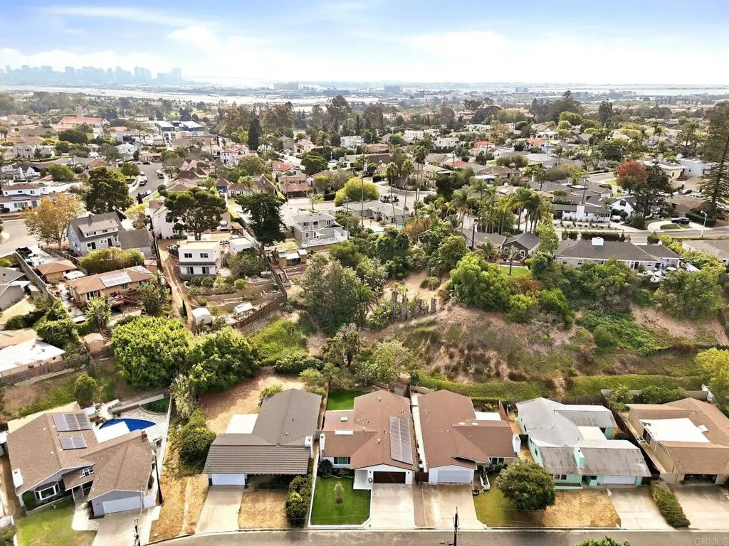 https://cdn.realtyfeed.com/cdn/127/307084833/da9e2bc308ebd7ae5116f2800ab2e4f8.webp
