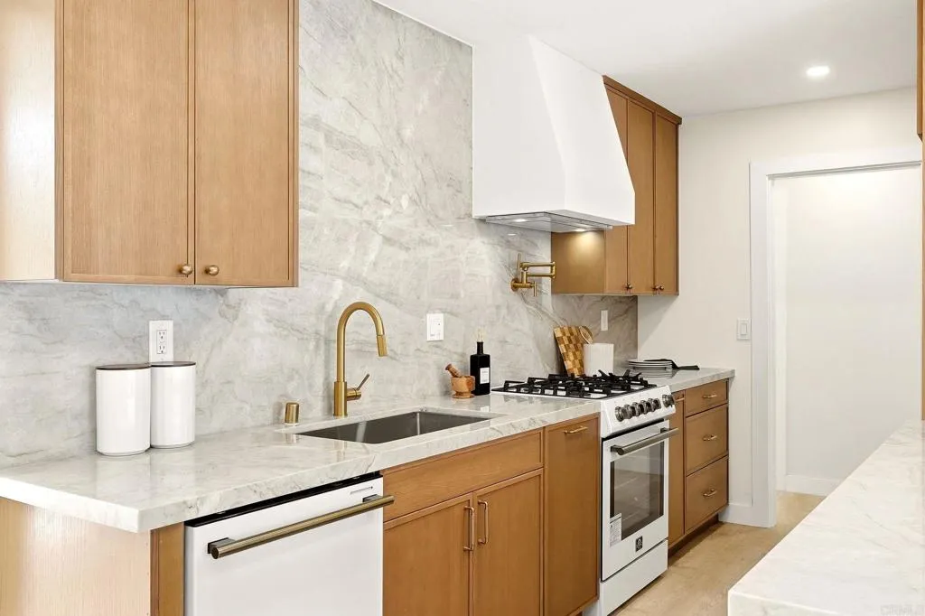 https://cdn.realtyfeed.com/cdn/127/307084833/e709c146ef8c1d9ac2d6ca7a6ca1f6b0.webp