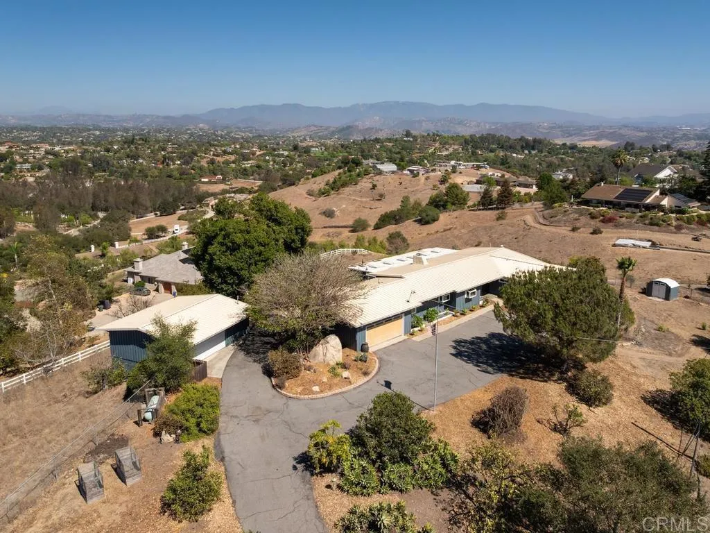 4880 San Jacinto Circle East, Fallbrook, CA 92028 - Main photo, Fallbrook, CA