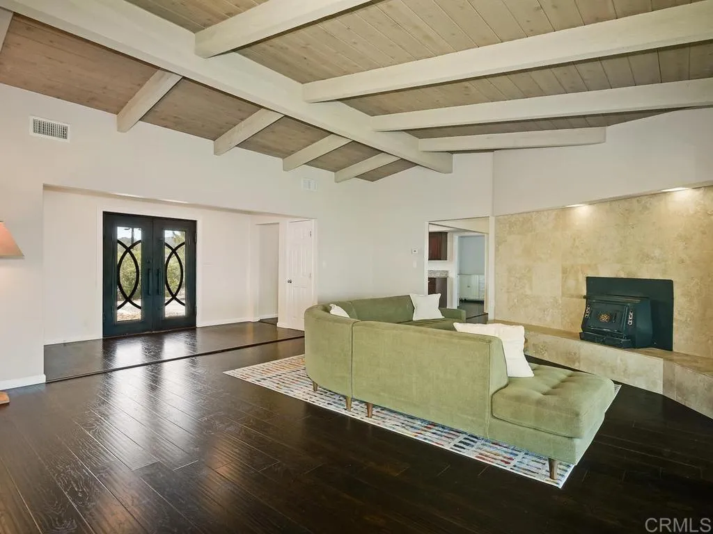 https://cdn.realtyfeed.com/cdn/127/307084931/7dd3eedc6dfa41efccaca3d96fd6a992.webp