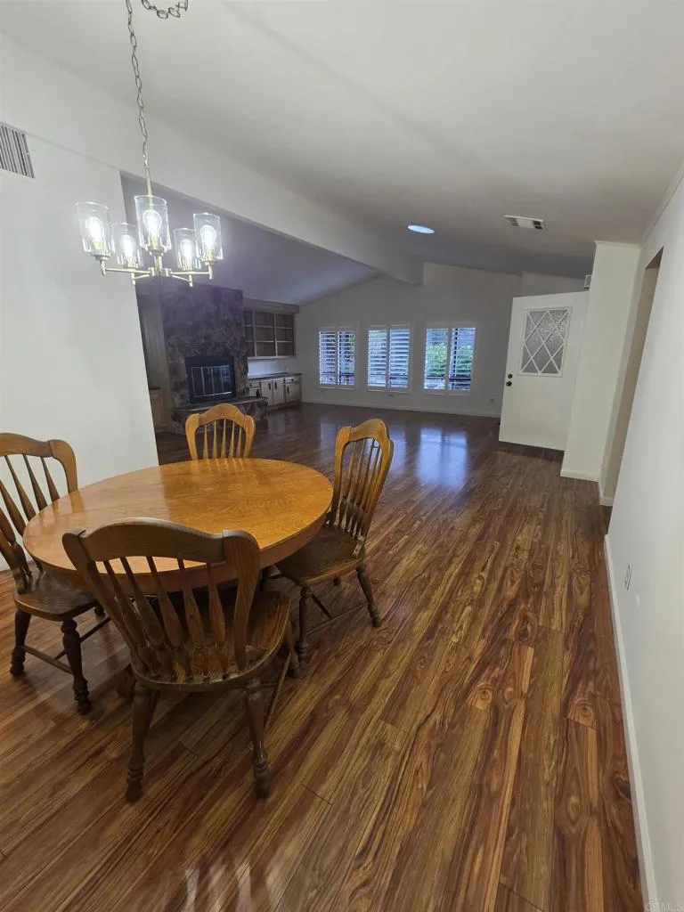 https://cdn.realtyfeed.com/cdn/127/307084948/d93c97fec0f167bf5a9640feb3fe9ef9.webp