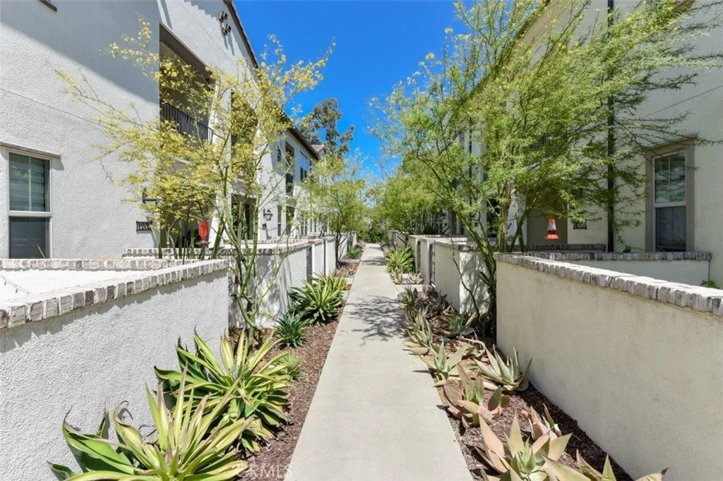 Lake Forest, CA 92610