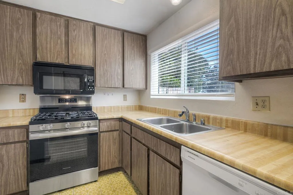 https://cdn.realtyfeed.com/cdn/127/307085041/5276ebfbfbefd6ec43a8180d33111fa2.webp