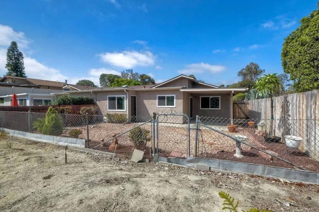 https://cdn.realtyfeed.com/cdn/127/307085041/bf217bbd0fd5e12487a60ac145fd2e24.webp