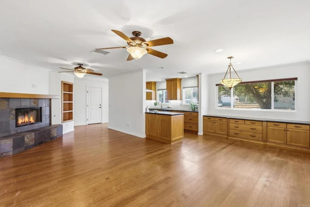 https://cdn.realtyfeed.com/cdn/127/307085061/d5ef798812dbbfe32ab43cdc8e75c75c.webp