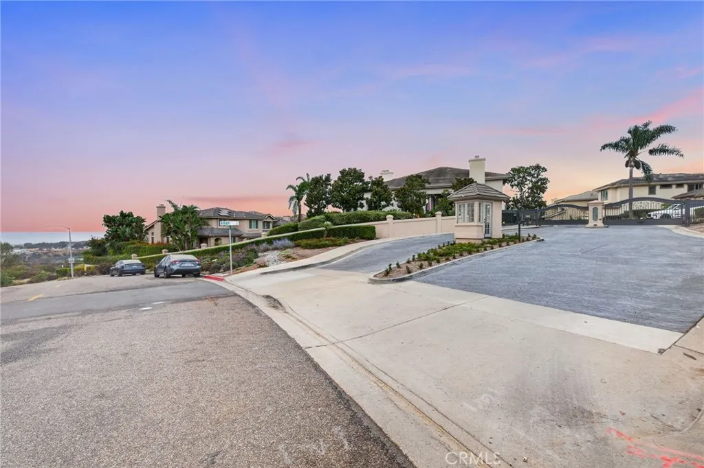 https://cdn.realtyfeed.com/cdn/127/307085141/16f9e1ca42c3a72e5b3f3206e5957dee.webp