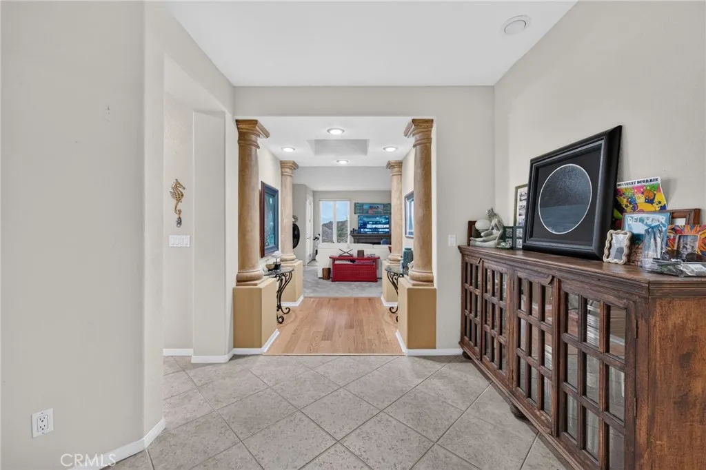 https://cdn.realtyfeed.com/cdn/127/307085141/2f879102aaeb1ebc131024863d33c84a.webp