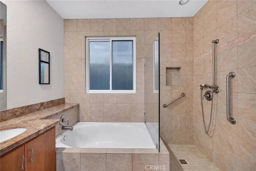 https://cdn.realtyfeed.com/cdn/127/307085141/8fd1fcdd17ecb6964dfc9a51abff1c57.webp