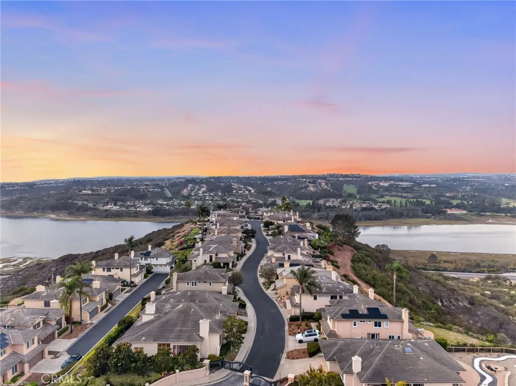 https://cdn.realtyfeed.com/cdn/127/307085141/c6bea144c4cfc2bb69fb1f3a9222fe85.webp