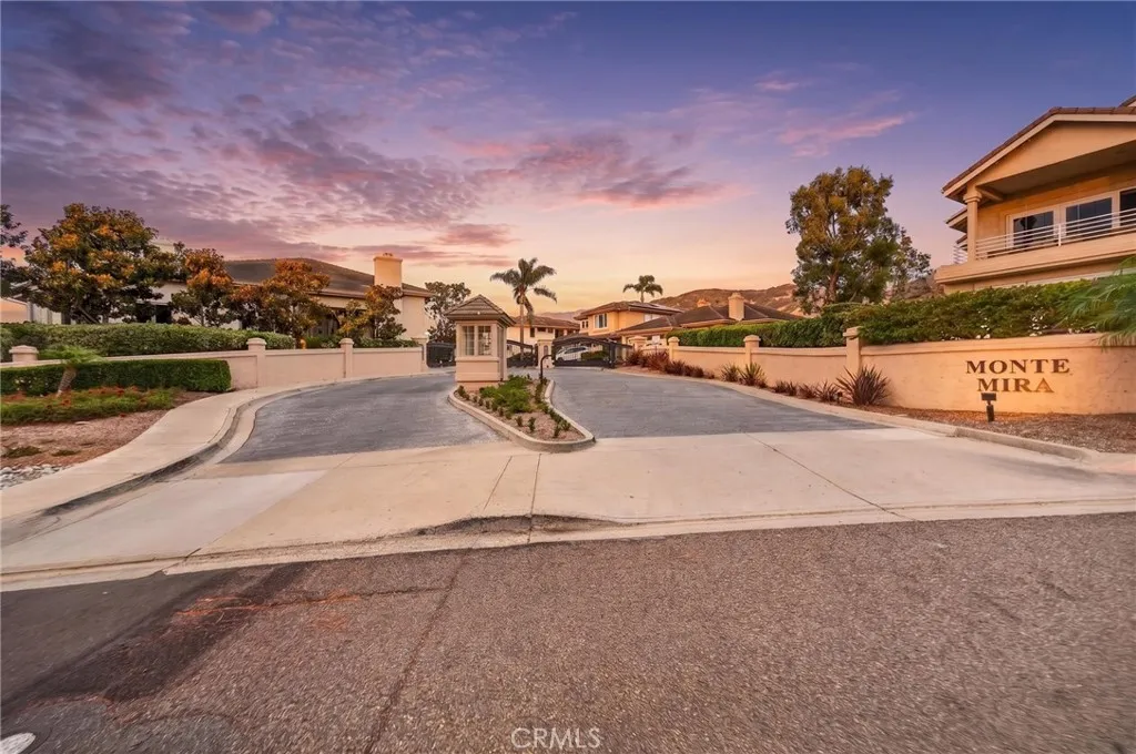 https://cdn.realtyfeed.com/cdn/127/307085141/fa3d9e58f6299f66115ea03570cc3c73.webp