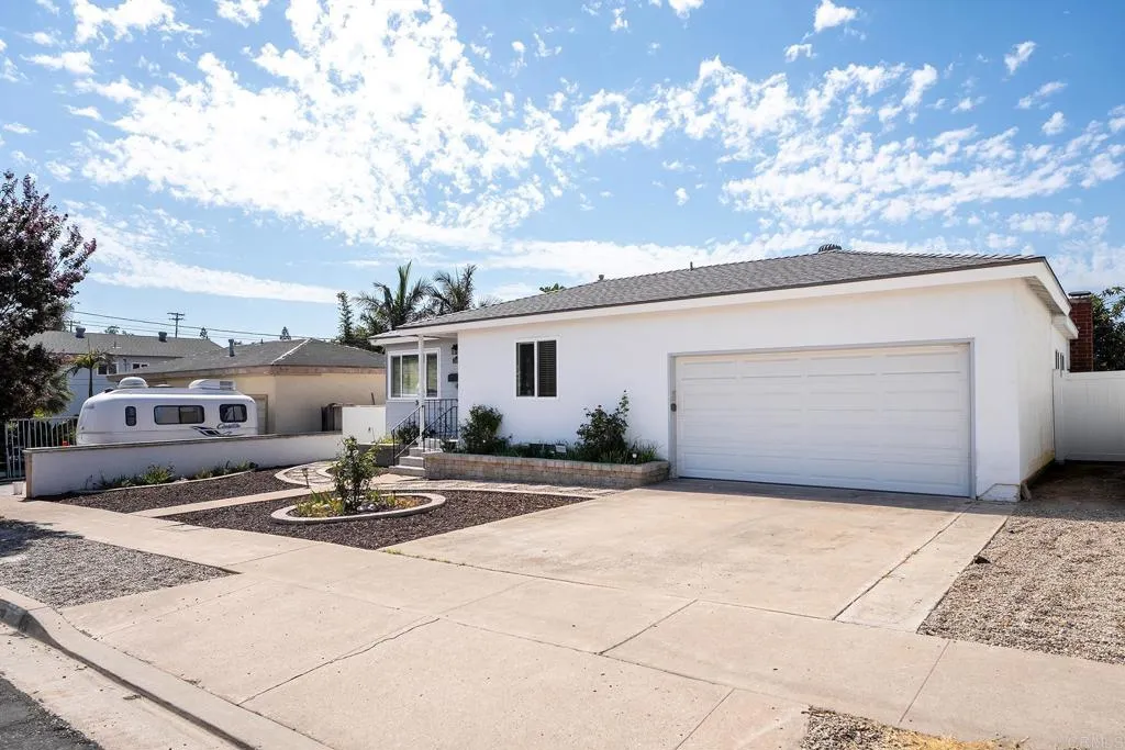 https://cdn.realtyfeed.com/cdn/127/307085169/b4bb498ce35e211f79ab9eec26438542.webp