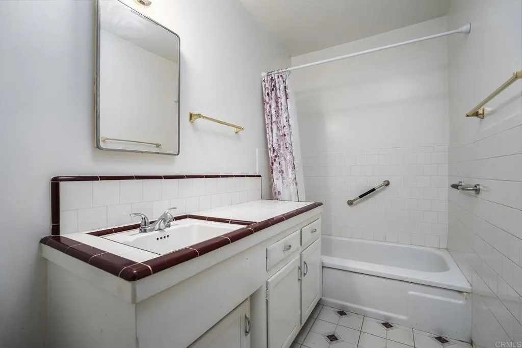 https://cdn.realtyfeed.com/cdn/127/307085169/fc8f0824657a0555e2f3fd7bfc6e2ed5.webp