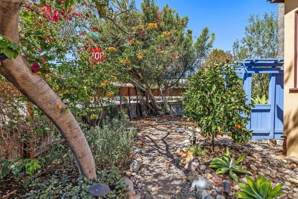 https://cdn.realtyfeed.com/cdn/127/307085340/74cbde096caf2fe8a8b33a95e710362f.webp