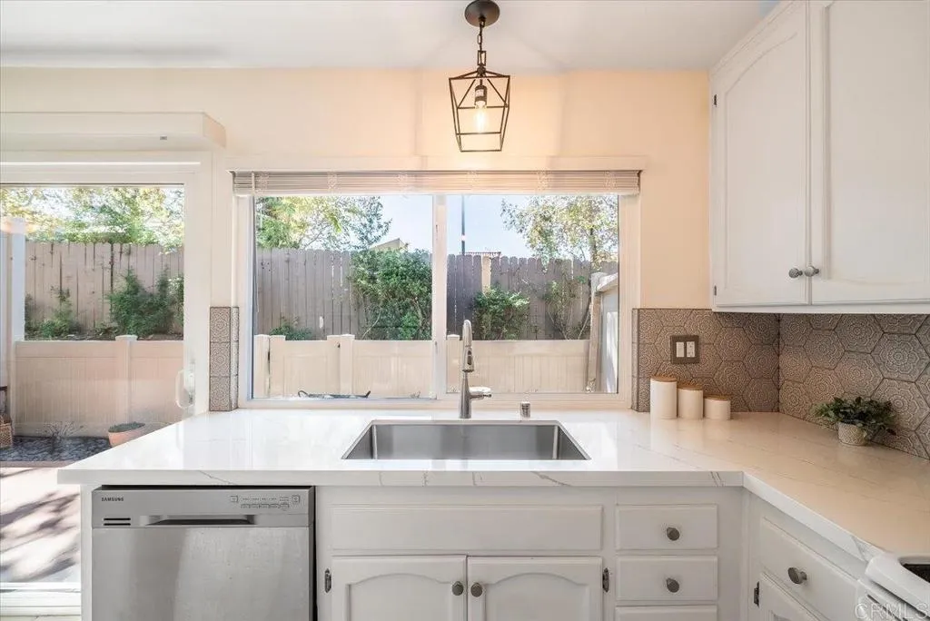 https://cdn.realtyfeed.com/cdn/127/307085353/0f267734d2a637ac5acceb6987681e31.webp
