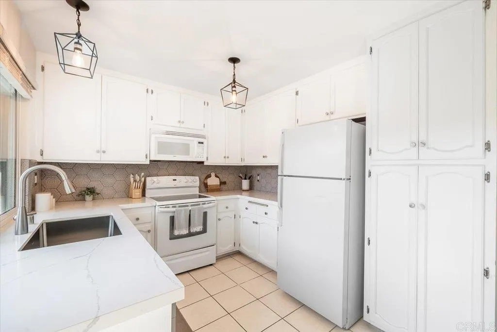https://cdn.realtyfeed.com/cdn/127/307085353/8945addfd95fcfae697ab22b5cc5cb92.webp