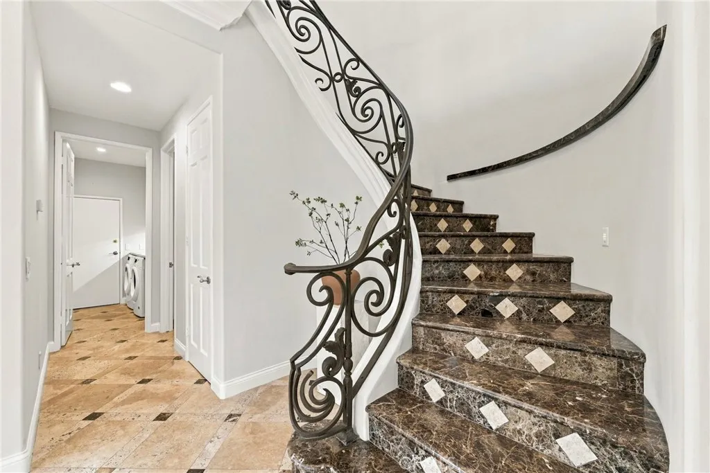 https://cdn.realtyfeed.com/cdn/127/307085536/09063f8f52b4121f8eda99d290039bfb.webp